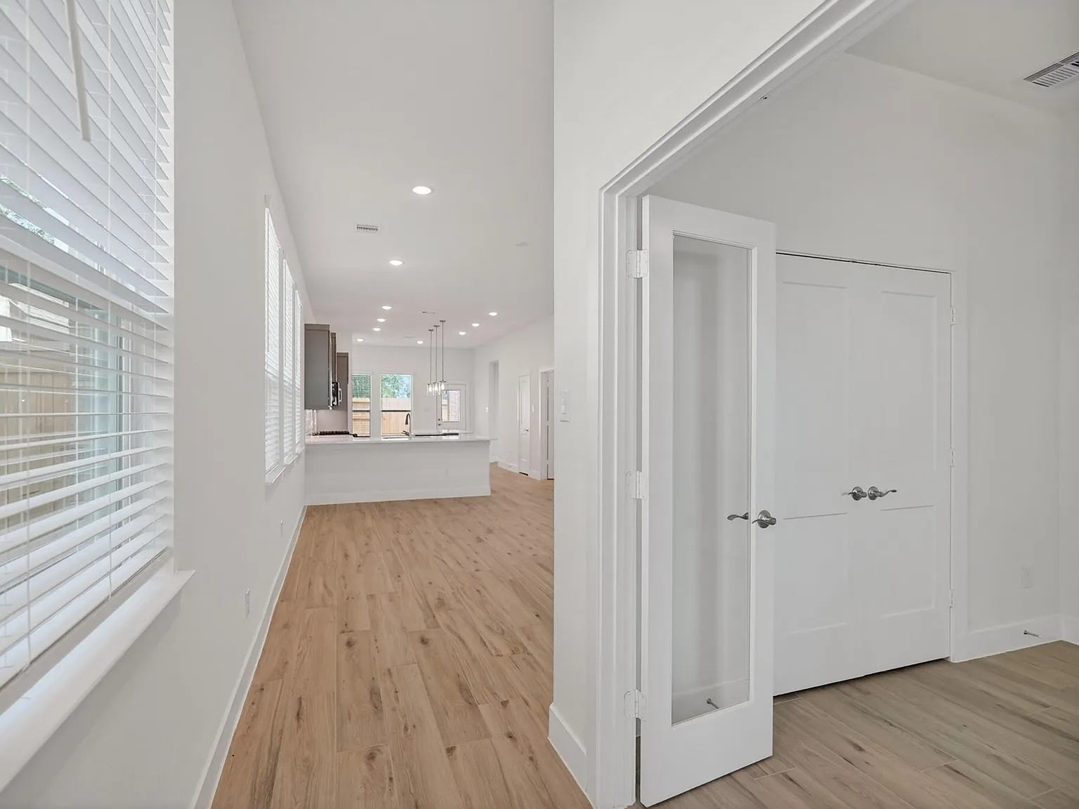 3 bed, 2.0 bath, 1683 sqft, $2,450 — Photo 4