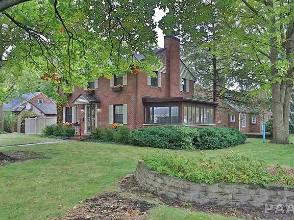 2nd image of 3813 N Avalon Pl