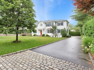 11 Plandome Dr, Manhasset, NY 11030