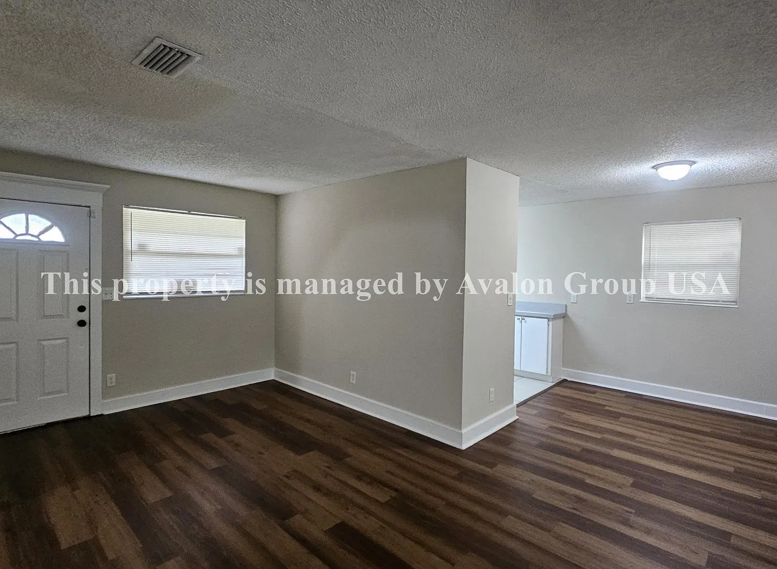 3 bed, 1077 sqft, $1,425 — Photo 3