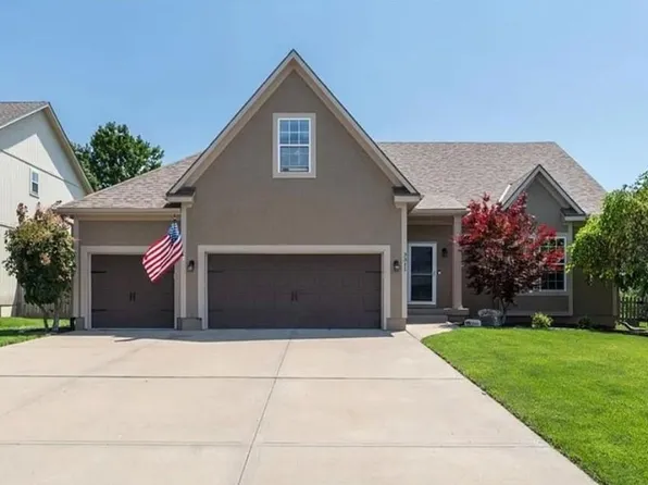 3311 SW Regatta Dr, Lees Summit, MO 64082