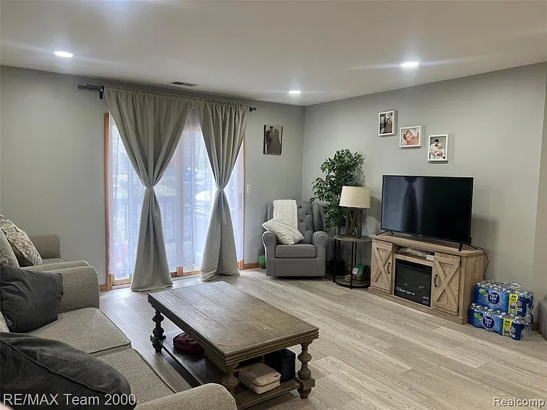 8049 Fenton St — Photo 9