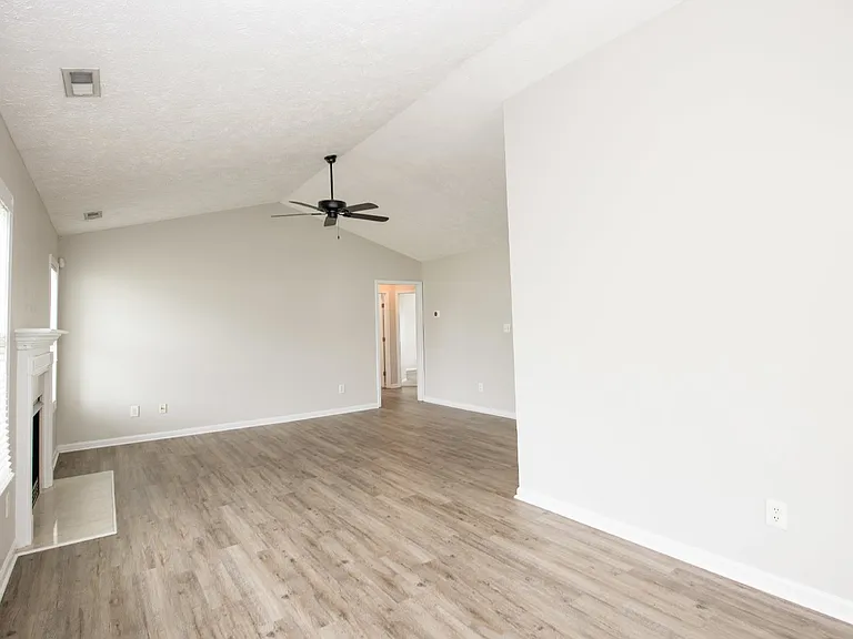 196 Lochwood Dr — Photo 11