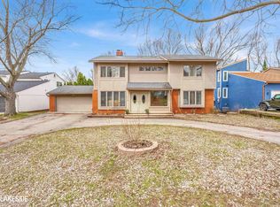 2110 Langham Dr, West Bloomfield, MI