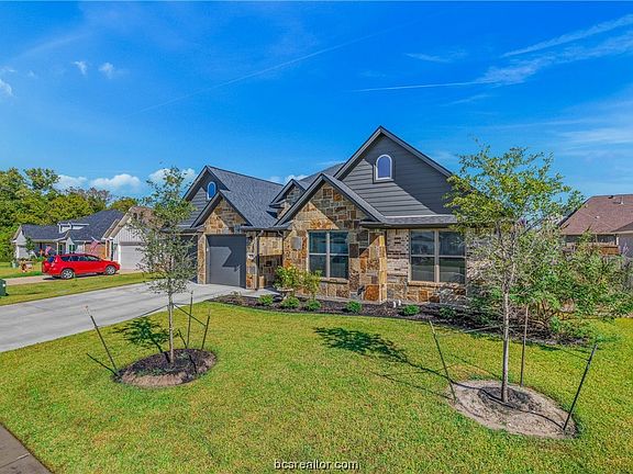 2nd image of 3216 Glencairn Ct