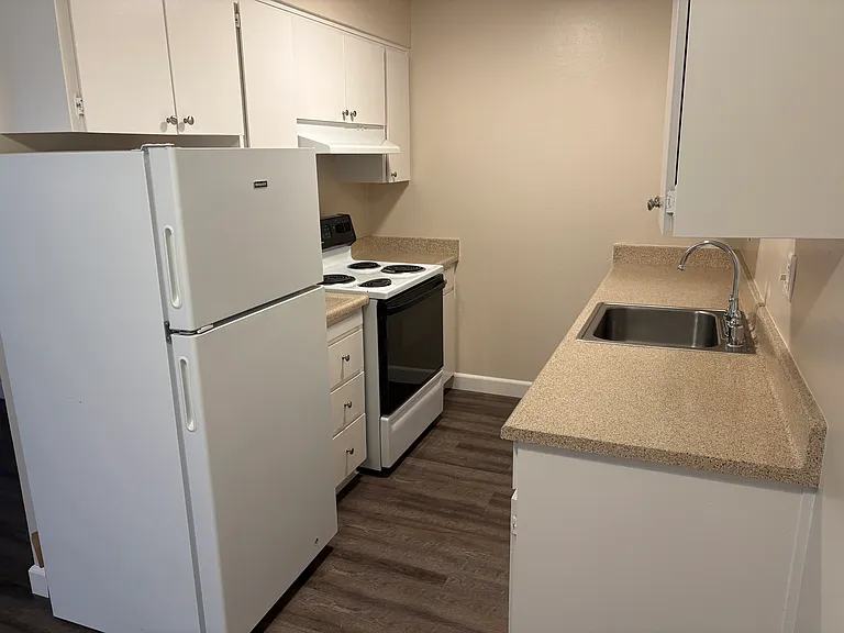 4875 Manzanita Ave #5 — Photo 3