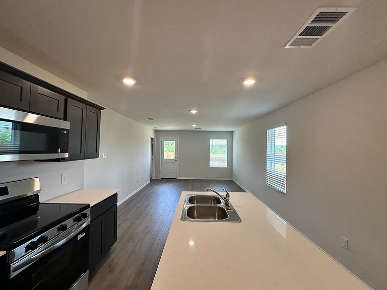 1157 Northfield Dr — Photo 5