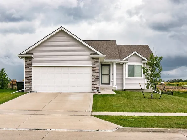 1115 Locust St, Waukee, IA 50263