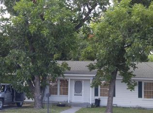 403 W 6th St, Lampasas, TX 76550