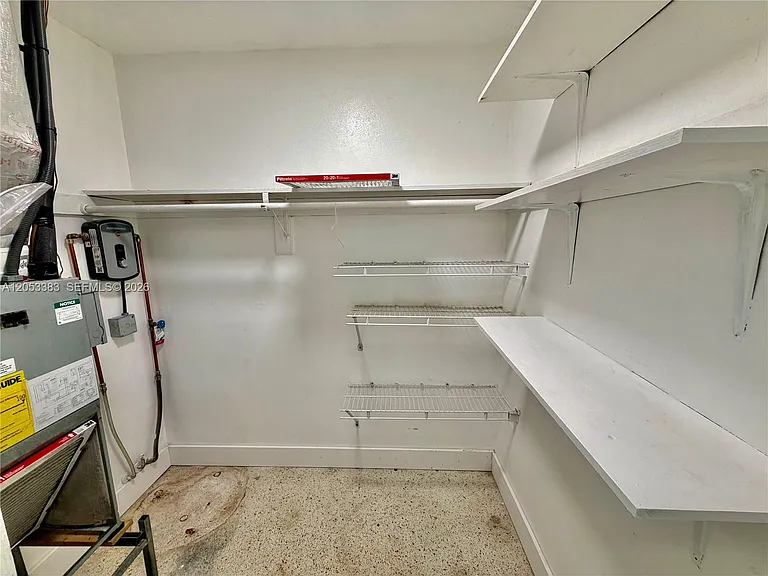 905 SE 13th St #2 — Photo 17