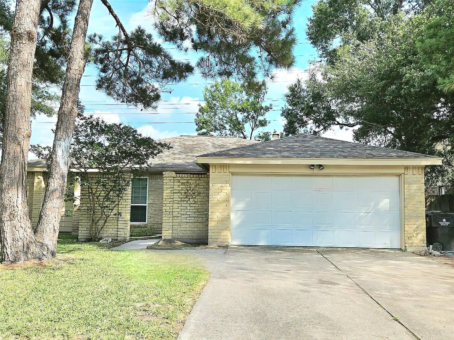 3 bed, 2.0 bath, 1452 sqft, $1,800 — Photo 1