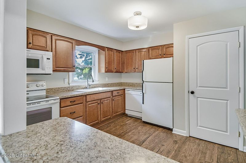 3rd image of 23 Hialeah Drive