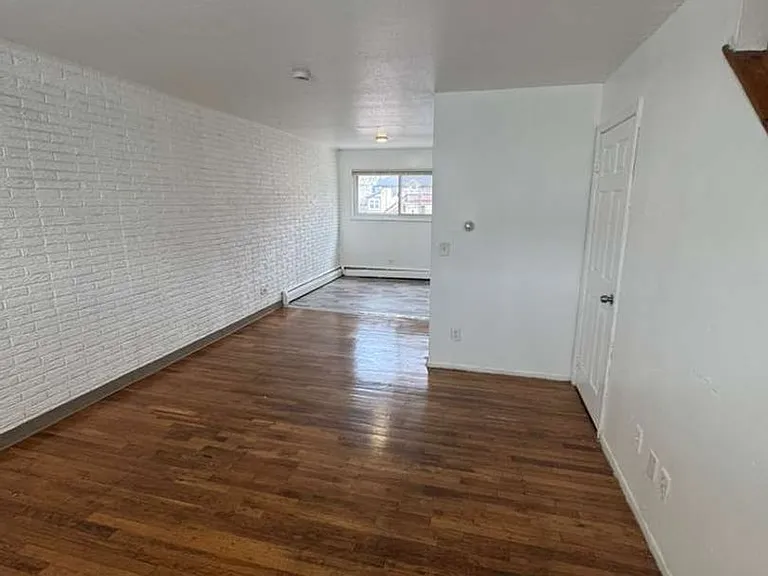 Georgetown Apartments — Photo 2
