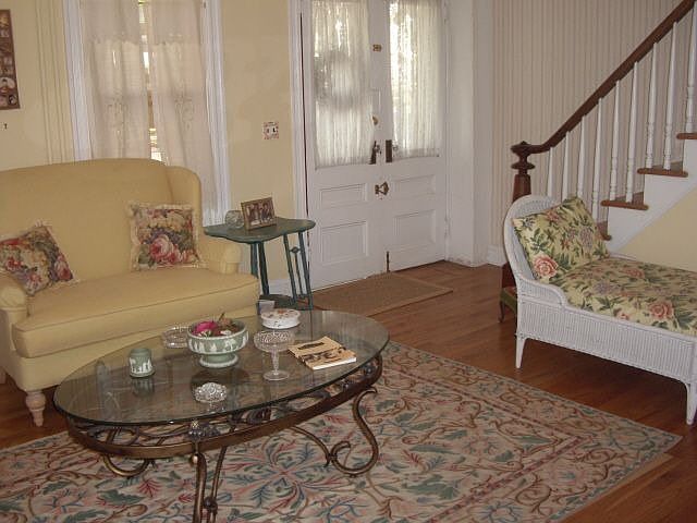 Hardwood Floors & built-ins