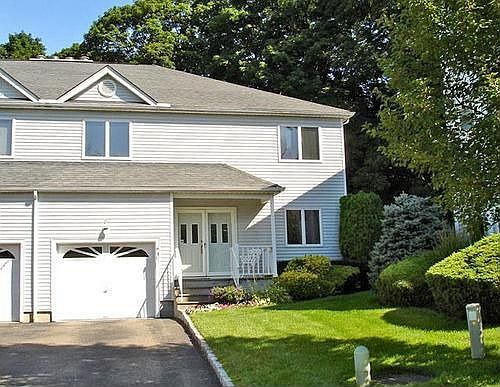 1st image of 9 Larissa Ln