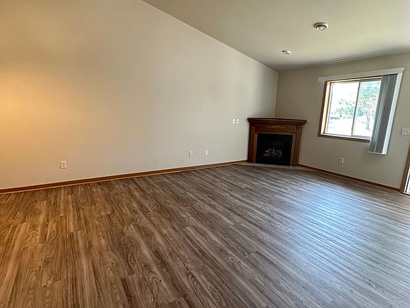 4th image of 828 E Prairie Ln APT 2
