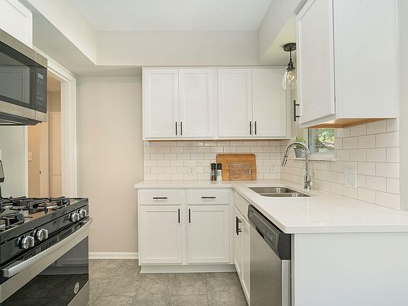 5th image of 2634 Raymond Ave SE