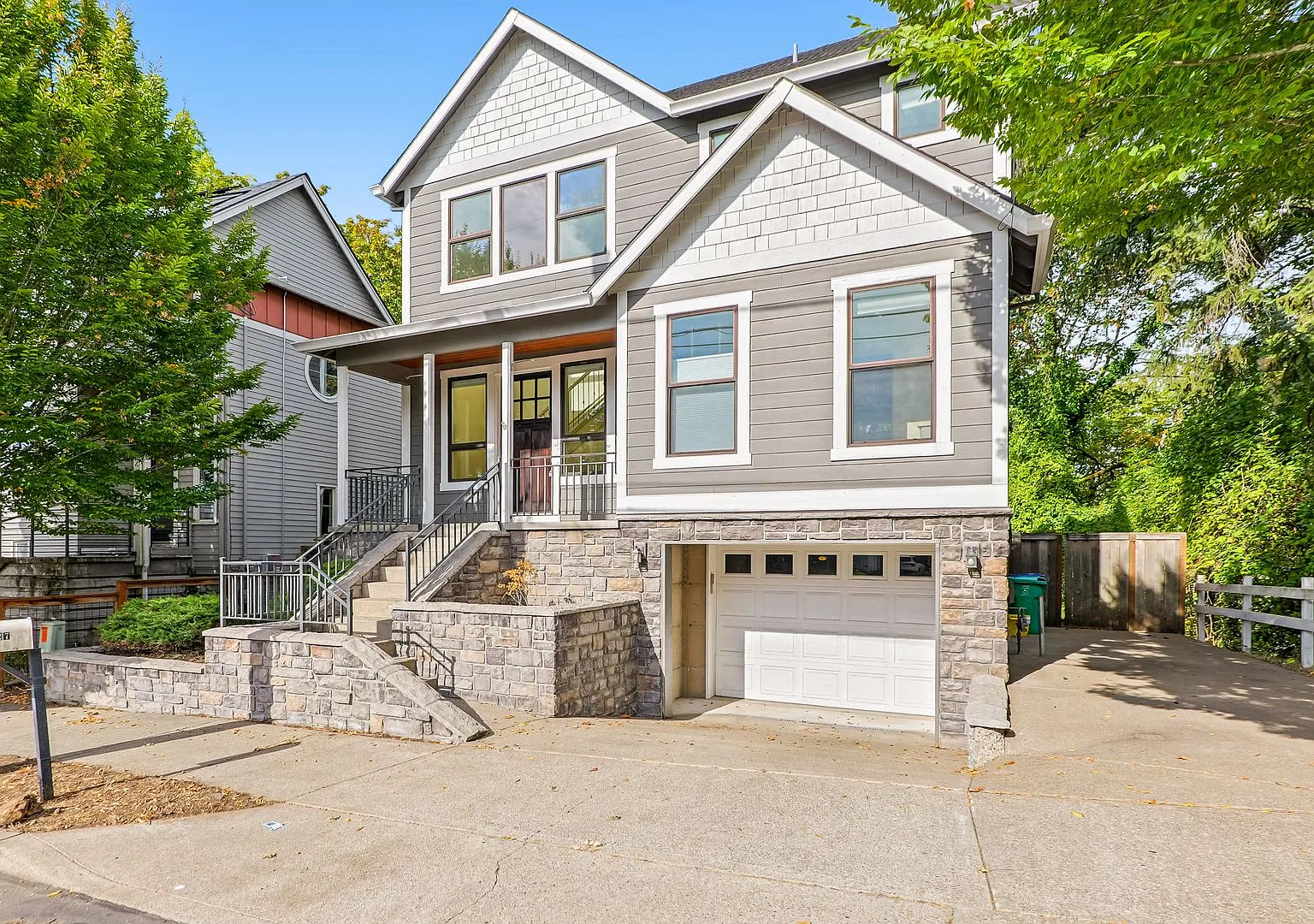 Beautiful 3-Bedroom Home with A/C, Garage & Modern Finishes! — Photo 1
