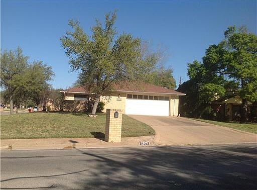 2nd image of 2805 Broadmoor Dr