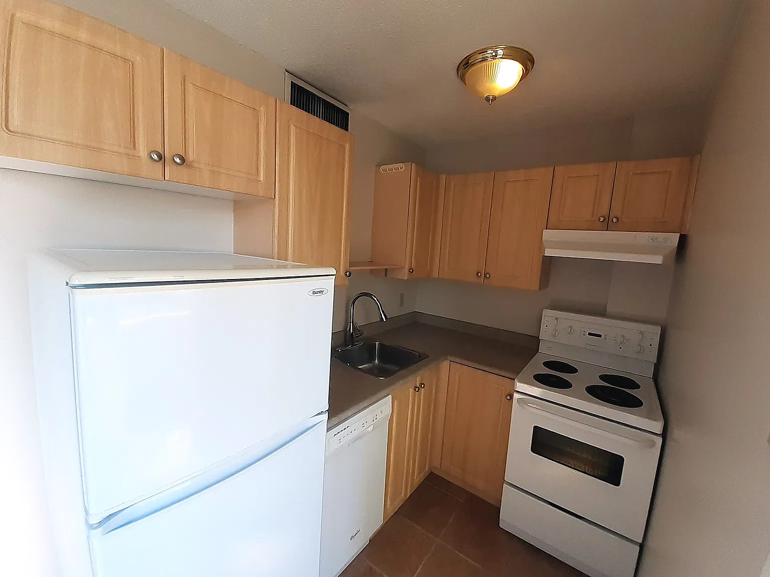 Boardwalk-Studio 304-330 14 Ave SW — Photo 2