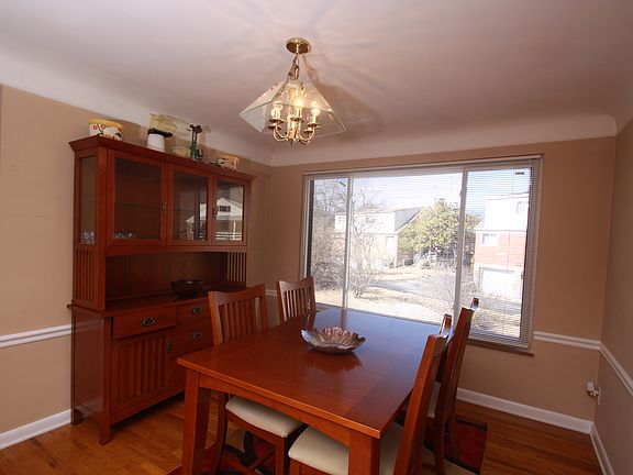 4th image of 3152 Hanna Ave