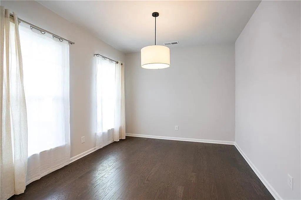 4 bed, 3.5 bath, 2618 sqft, $2,600 — Photo 2
