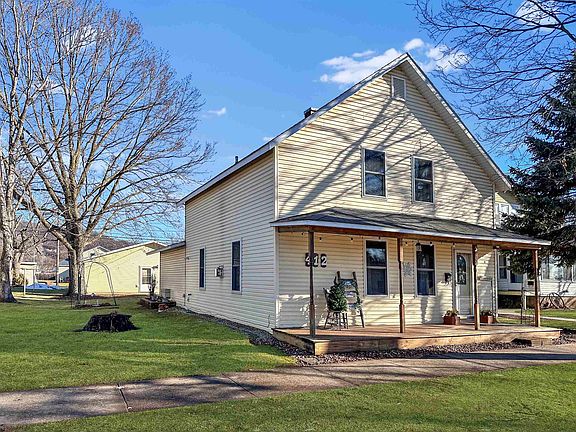 2nd image of 412 N Wacouta Ave