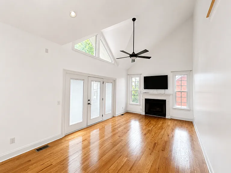 4180 Elm Ln NE — Photo 2