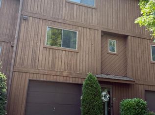 9 Regal Ct, Hawthorne, NJ 07506