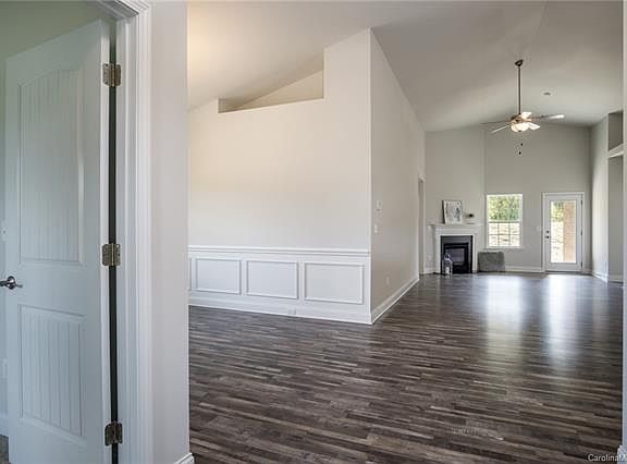 3rd image of 108 Bunker Hill Ln #55