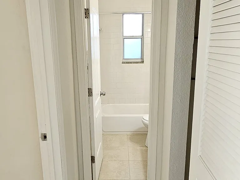 NE 170th St — Photo 5