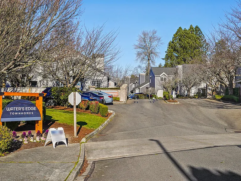 Water's Edge Townhomes — Photo 26