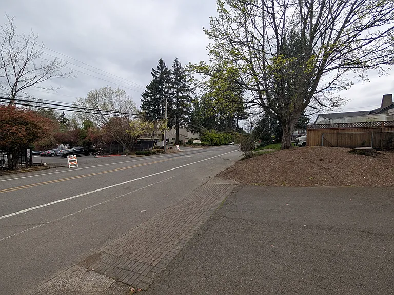 SE Courtney Ave — Photo 19