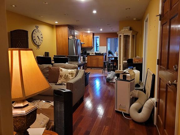 2nd image of 211 Bay 23rd St Floor 1