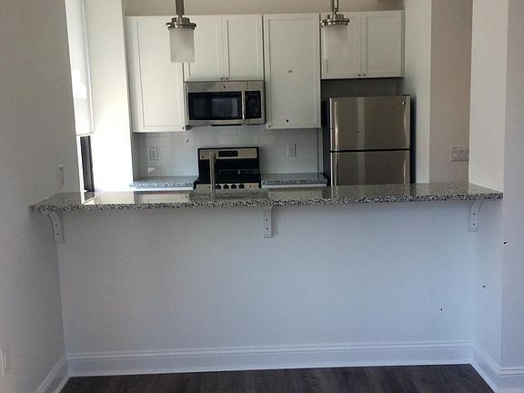 4th image of 170 Westminster St #606