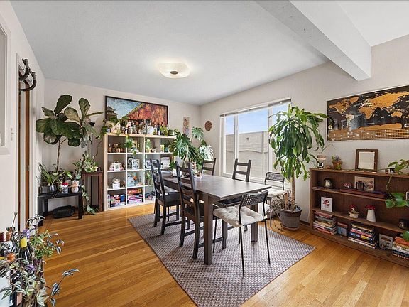 4th image of 431 Delano Ave