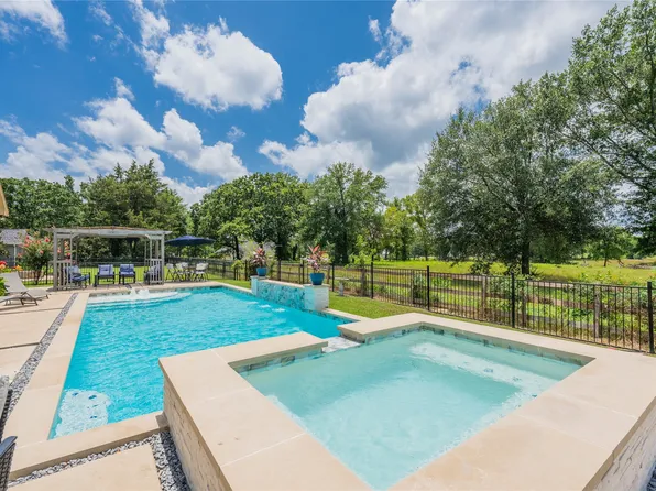 310 Splitrail Dr, Kemp, TX 75143