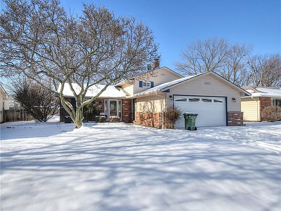 2nd image of 420 Saint Lawrence Blvd