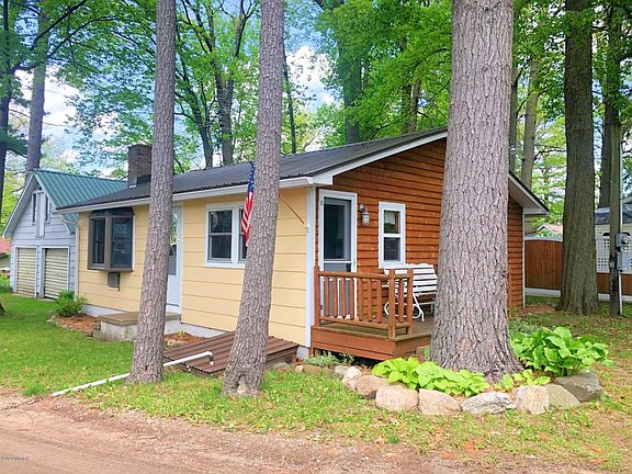 3rd image of 232 Lake Dr