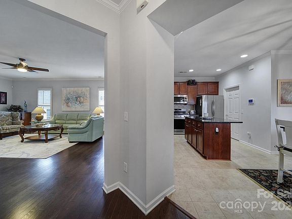 3rd image of 1029 Truman Dr