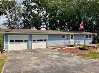 106 Cedar Dr, Waverly, IA 50677
