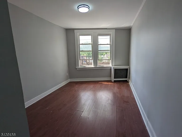 517 Lincoln Pl — Photo 3