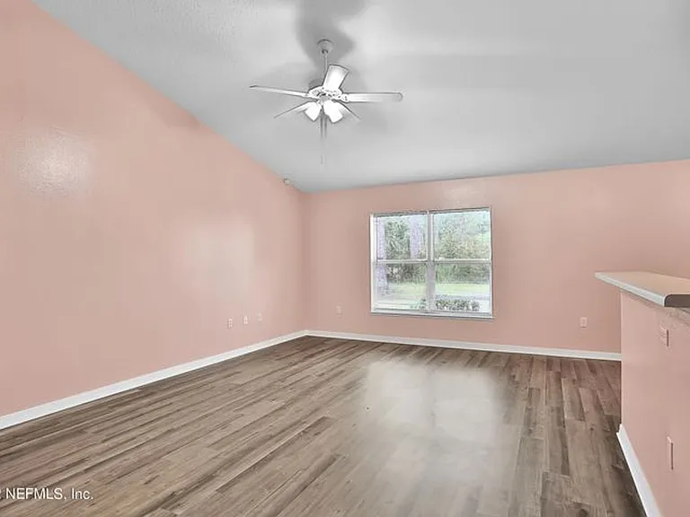 11 Wheatfield Dr — Photo 5