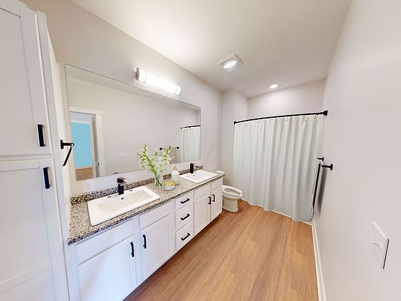 4th image of 855 S Washington Ave #103