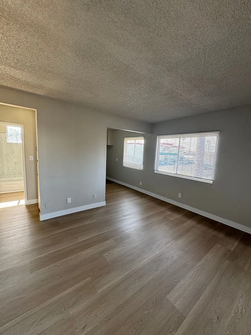 2 bed, 1.0 bath, 750 sqft, $2,400 — Photo 2