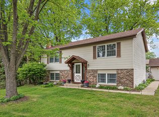 26 Miller Rd, Lake In The Hills, IL 60156