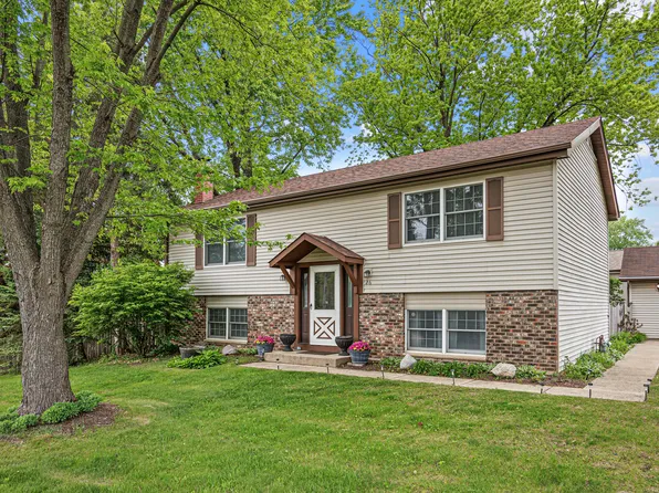 26 Miller Rd, Lake In The Hills, IL 60156