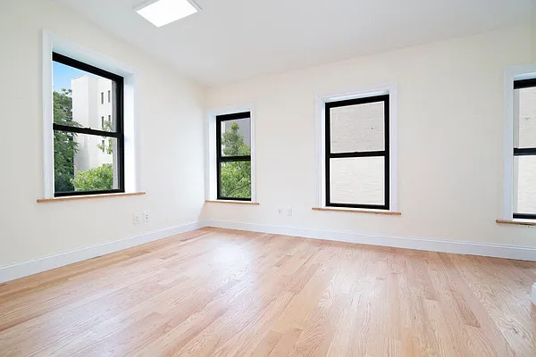 Rented by Weinstein Realty Group | media 24