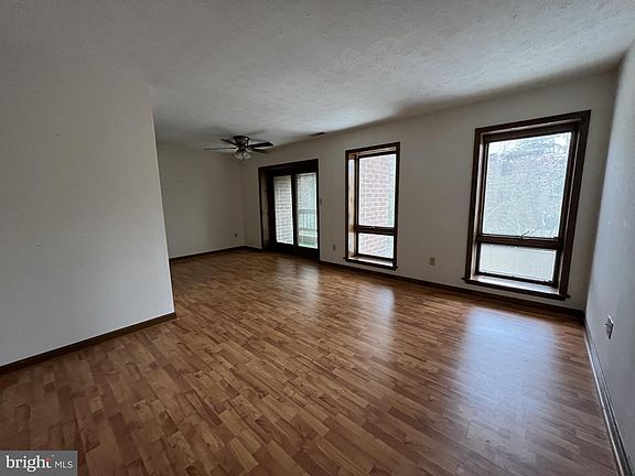 4th image of 23243 Rosewood Ct #C-6