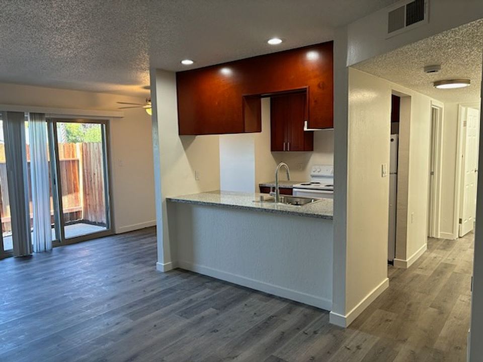 1st image of 3100 Jersey Way APT 19